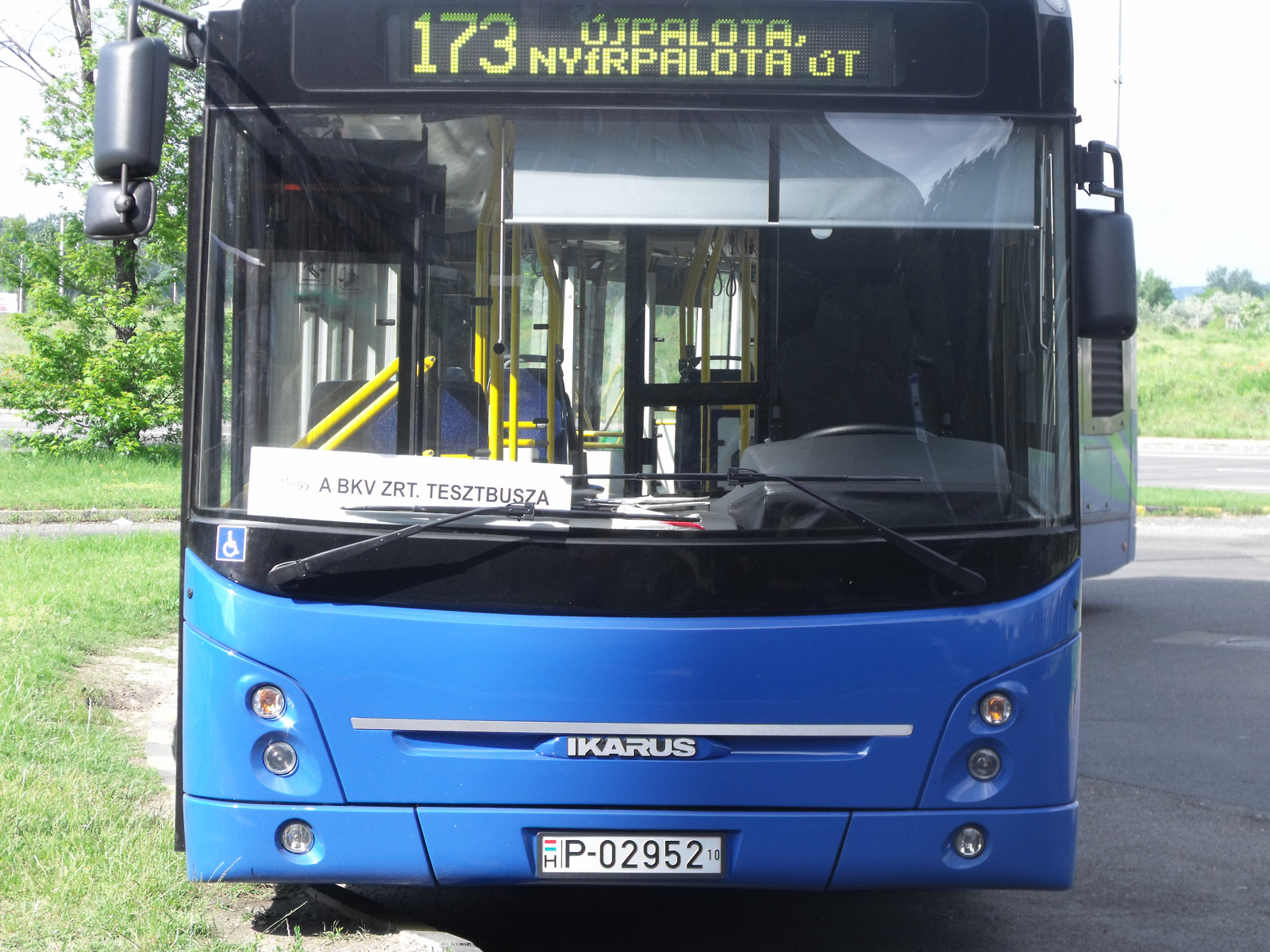 IKARUS V187 elölről 2