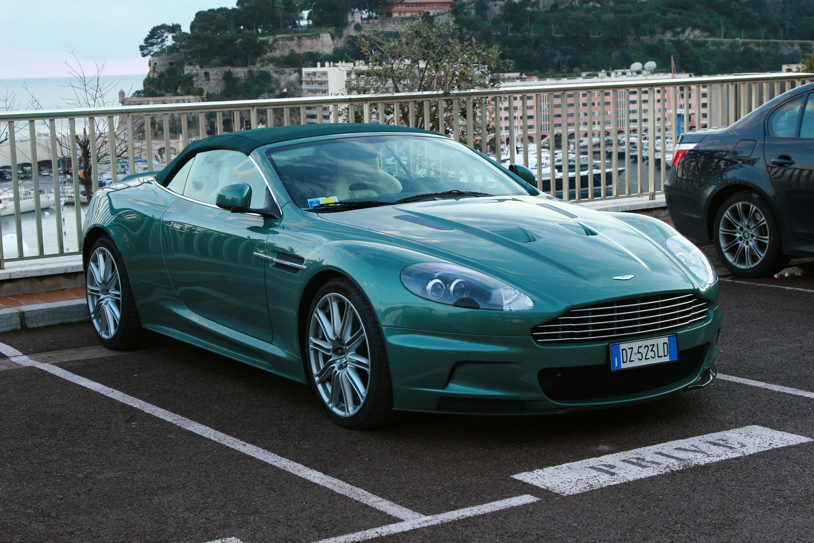 Aston Martin DBS Volante