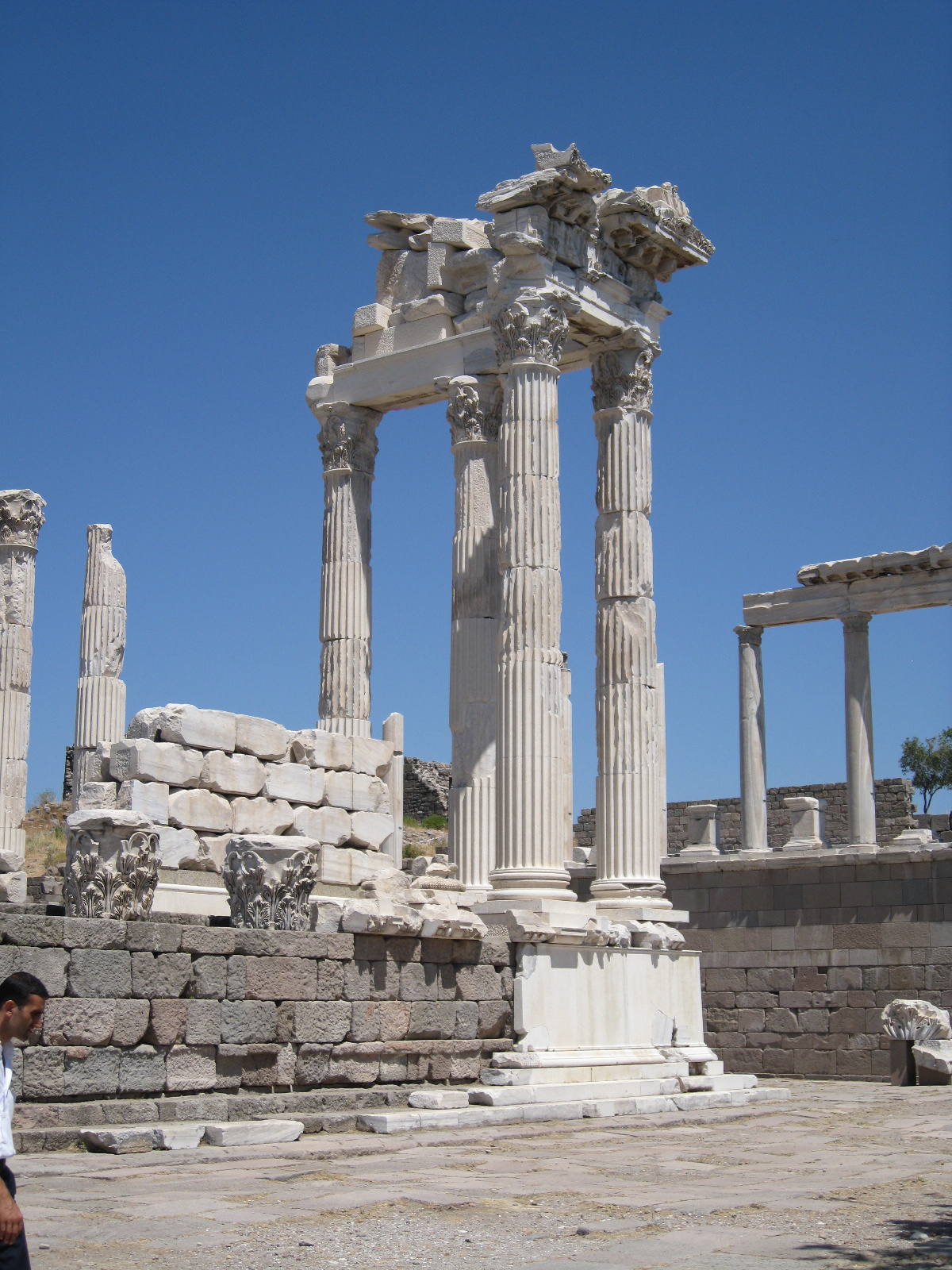 Pergamon 016