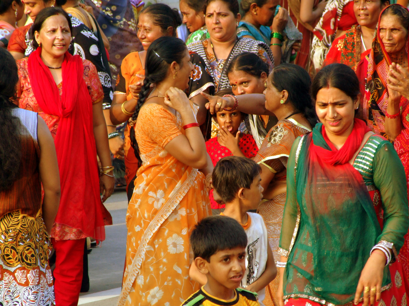 Wagah, az Indiai - Pakisztáni határátkelő - táncolnak a népek 3