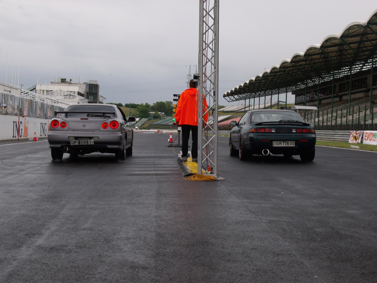 Nissan Skyline R34 VS Nissan Silvia