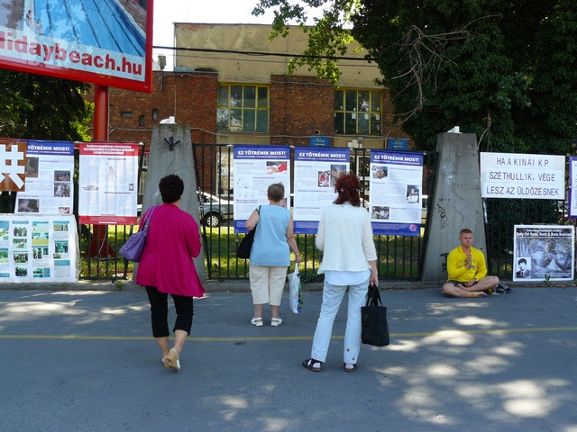 2009.07.20. Bp, a HÍR Tv előtt 11.