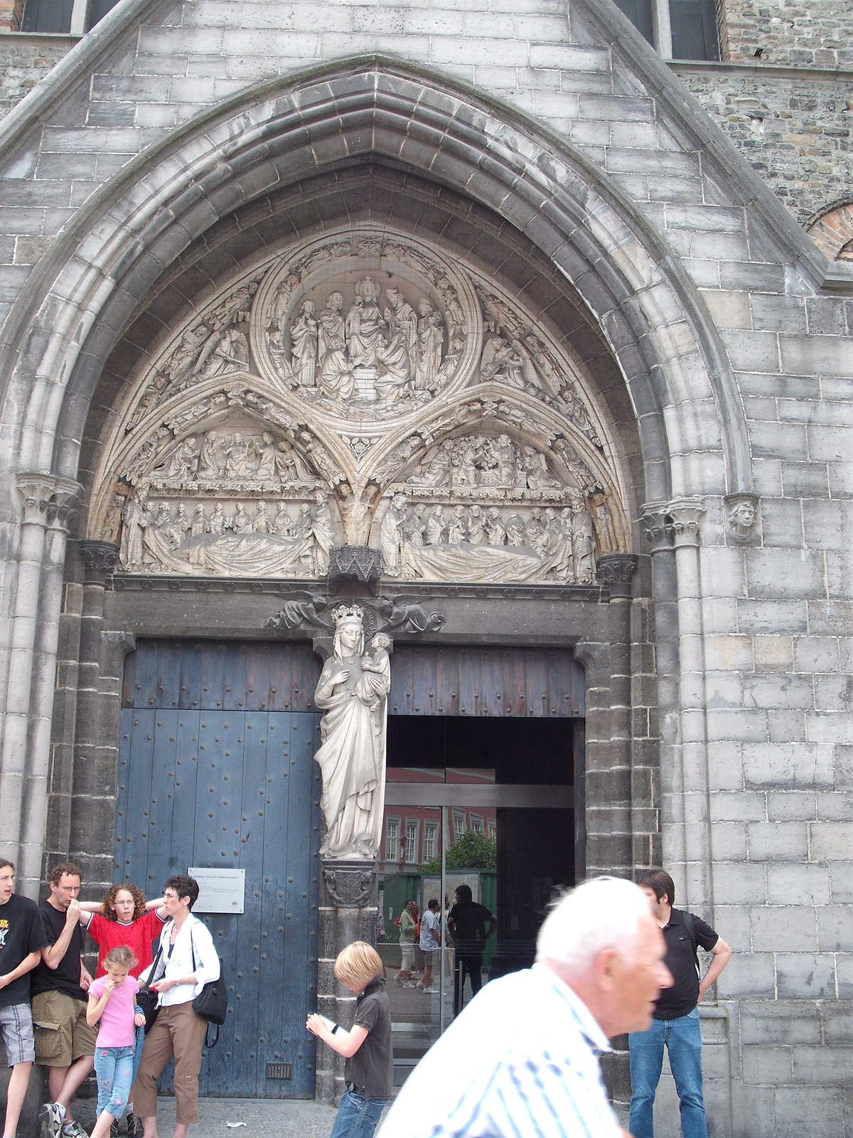 A Brugge-i Notre-Dame bejárata