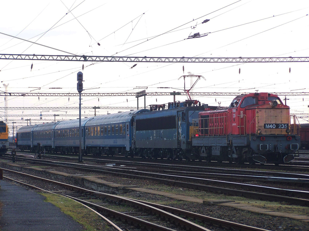 M40 - 235 + V63 - 014 Dombóvár (2010.03.30).