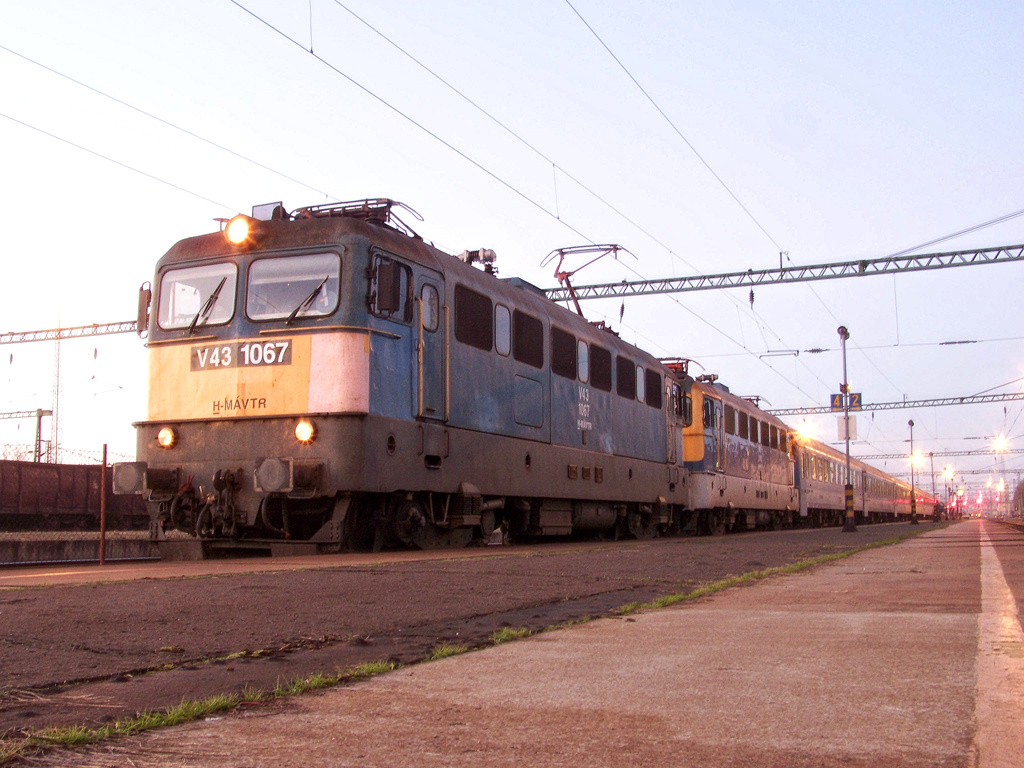 V43 - 1067 Dombóvár (2010.10.29).