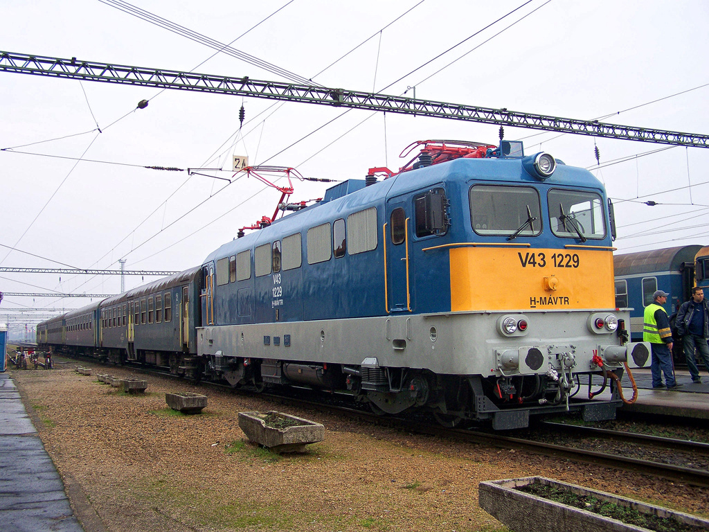 V43 - 1229 Dombóvár (2010.11.17)06.