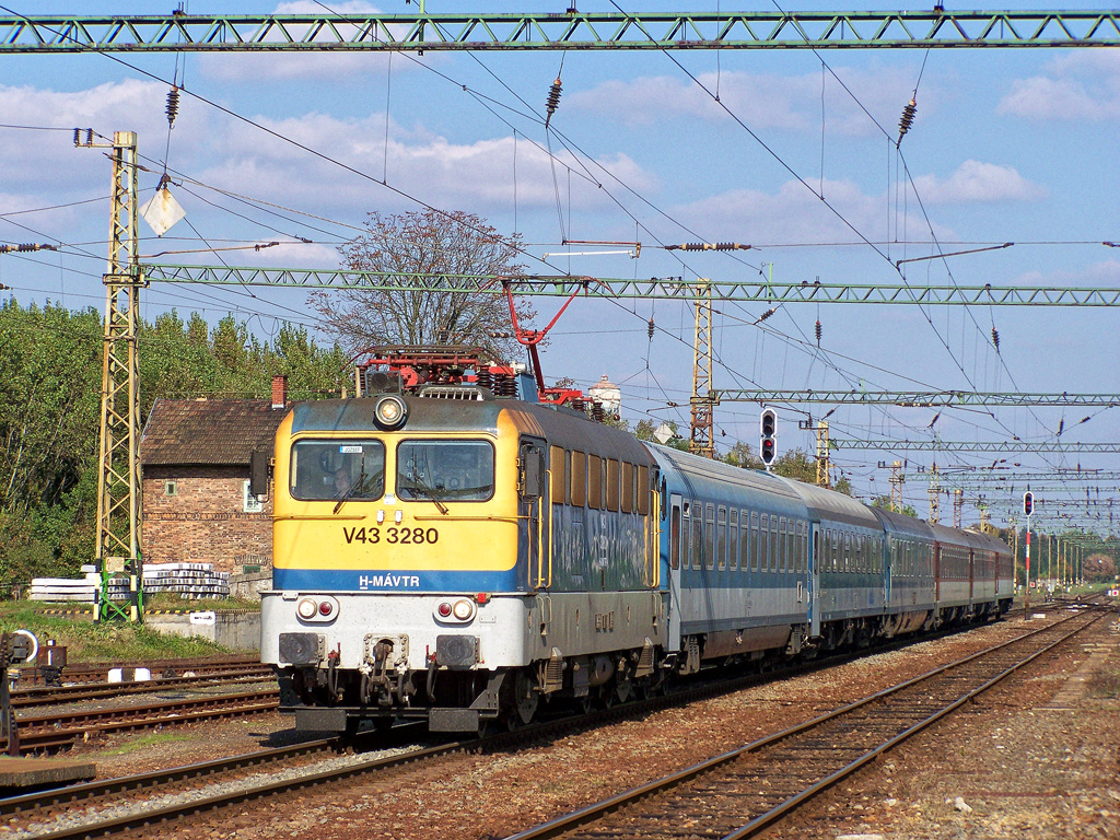 V43 - 3280 Dombóvár (2010.10.11).