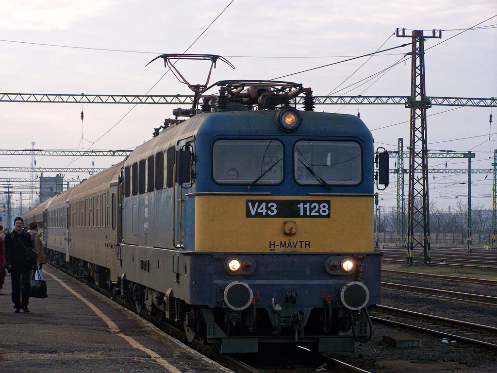 V43 - 1128 Kiskunfélegyháza (2011.02.19)01