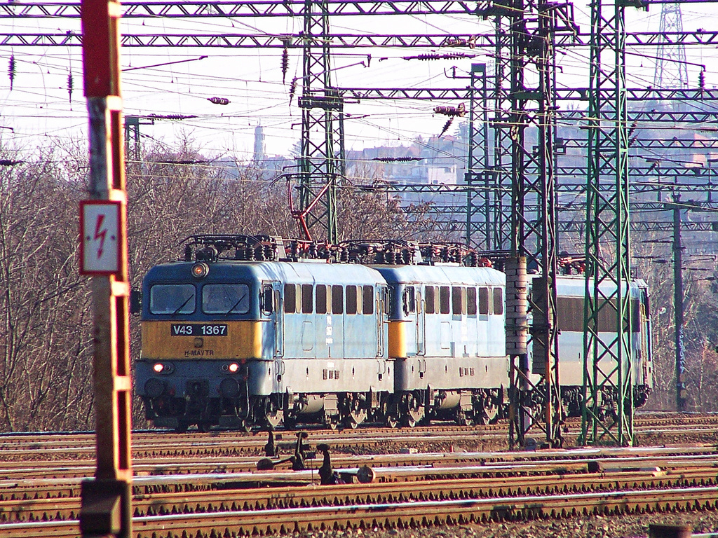V43 - 1367 + V43 - 1020 + V63 - 037 Kelenföld (2011.03.12).