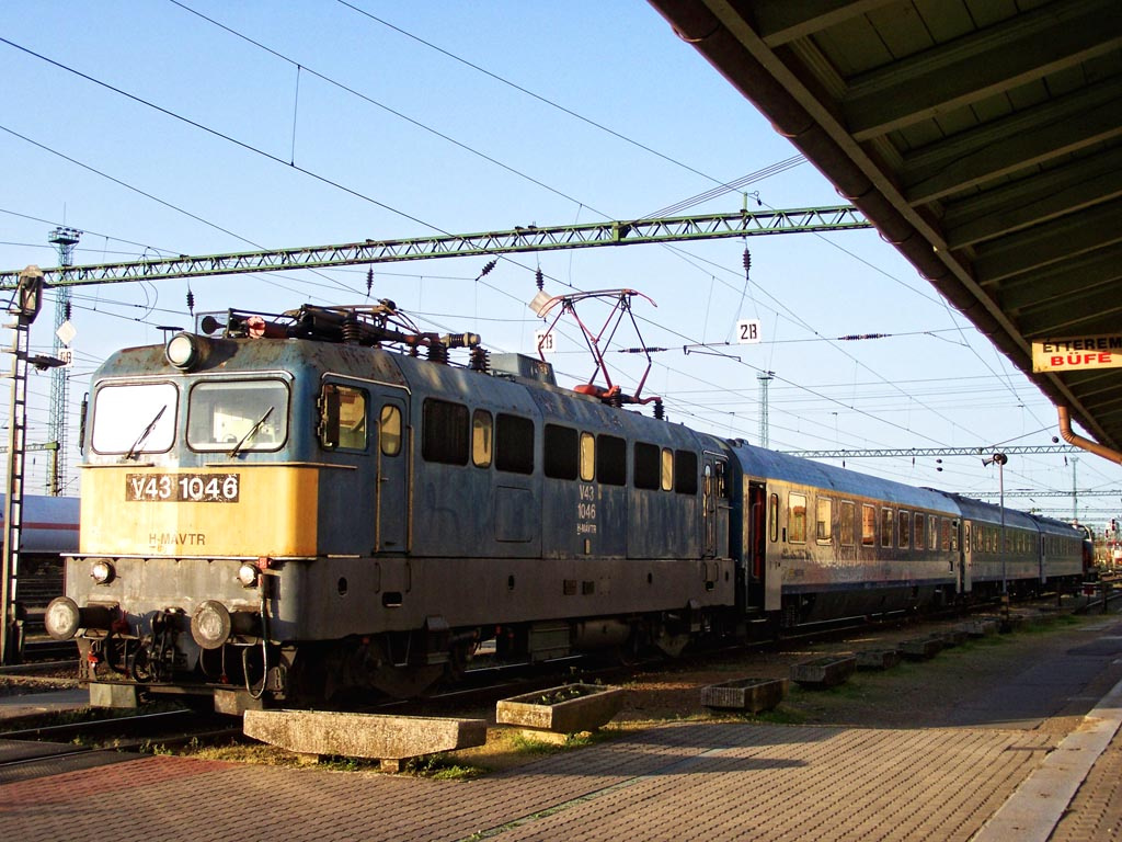 V43 - 1046 Dombóvár (2011.04.11).01