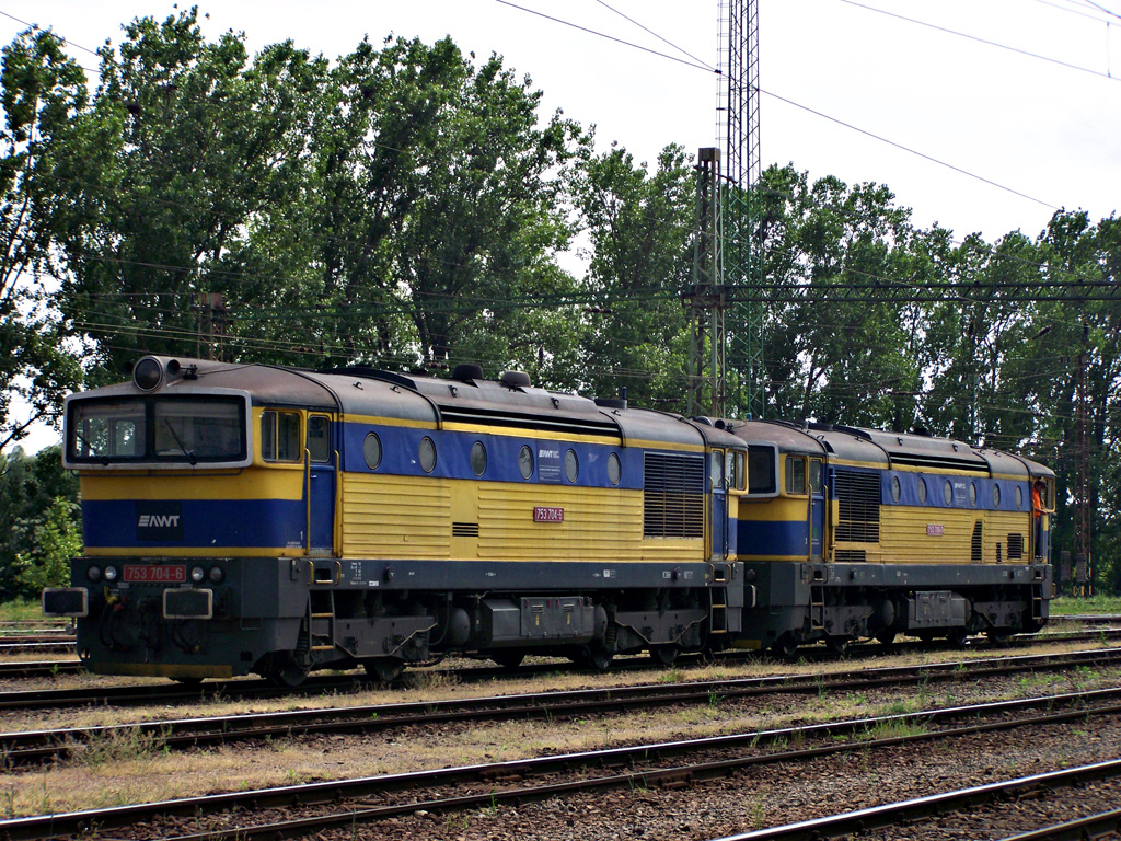 753 704 - 6 + 753 708 - 7 Dombóvár (2011.05.18).