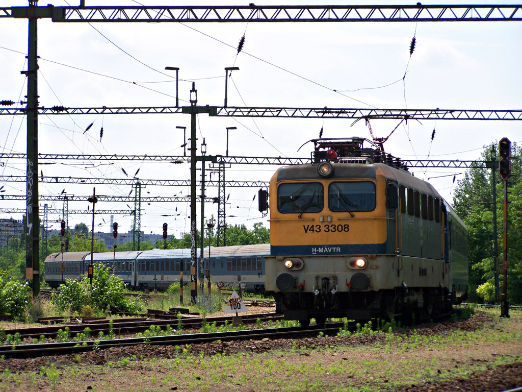 V43 - 3308 Kelenföld (2011.06.11)01
