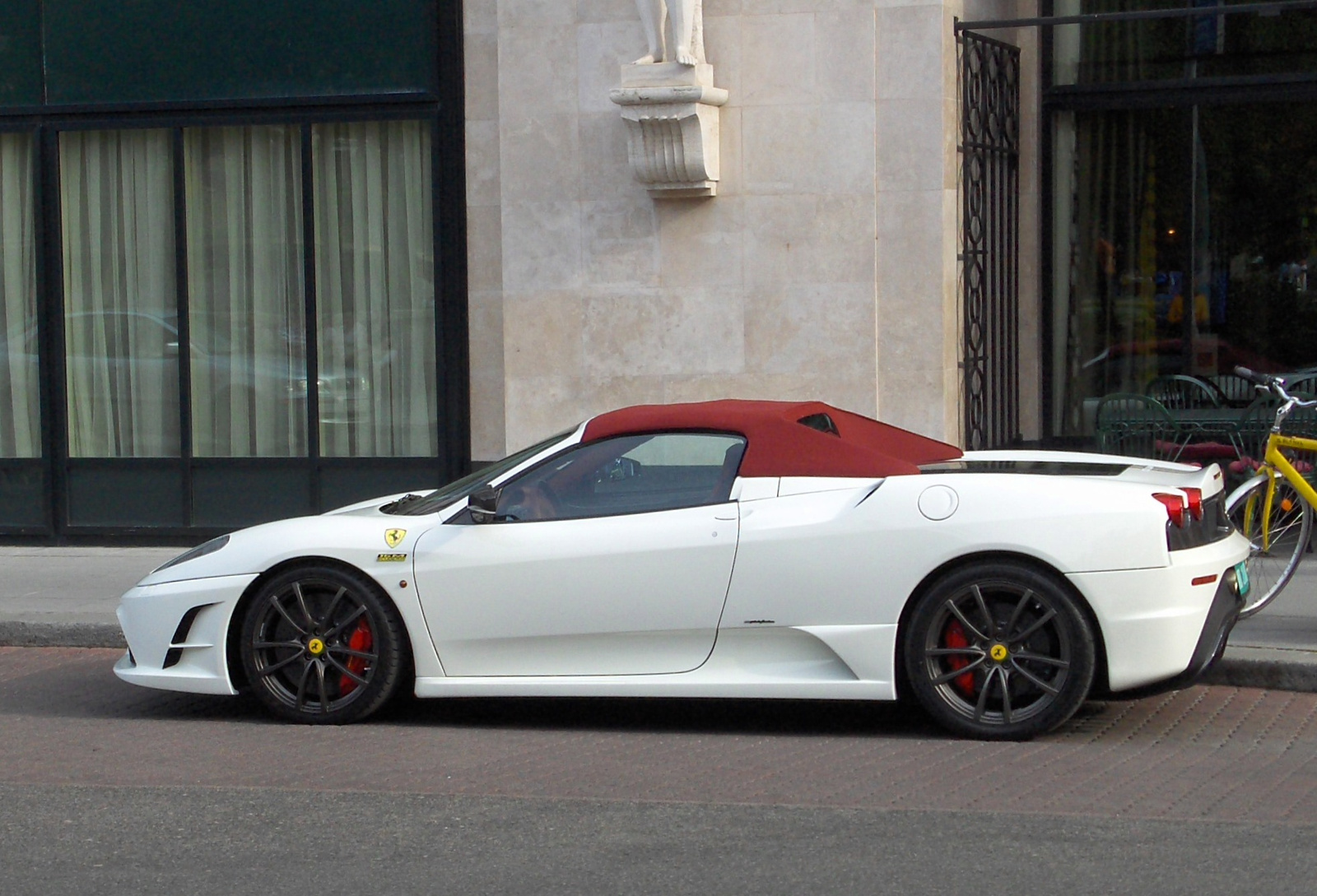 Ferrari Scuderia Spider 16M