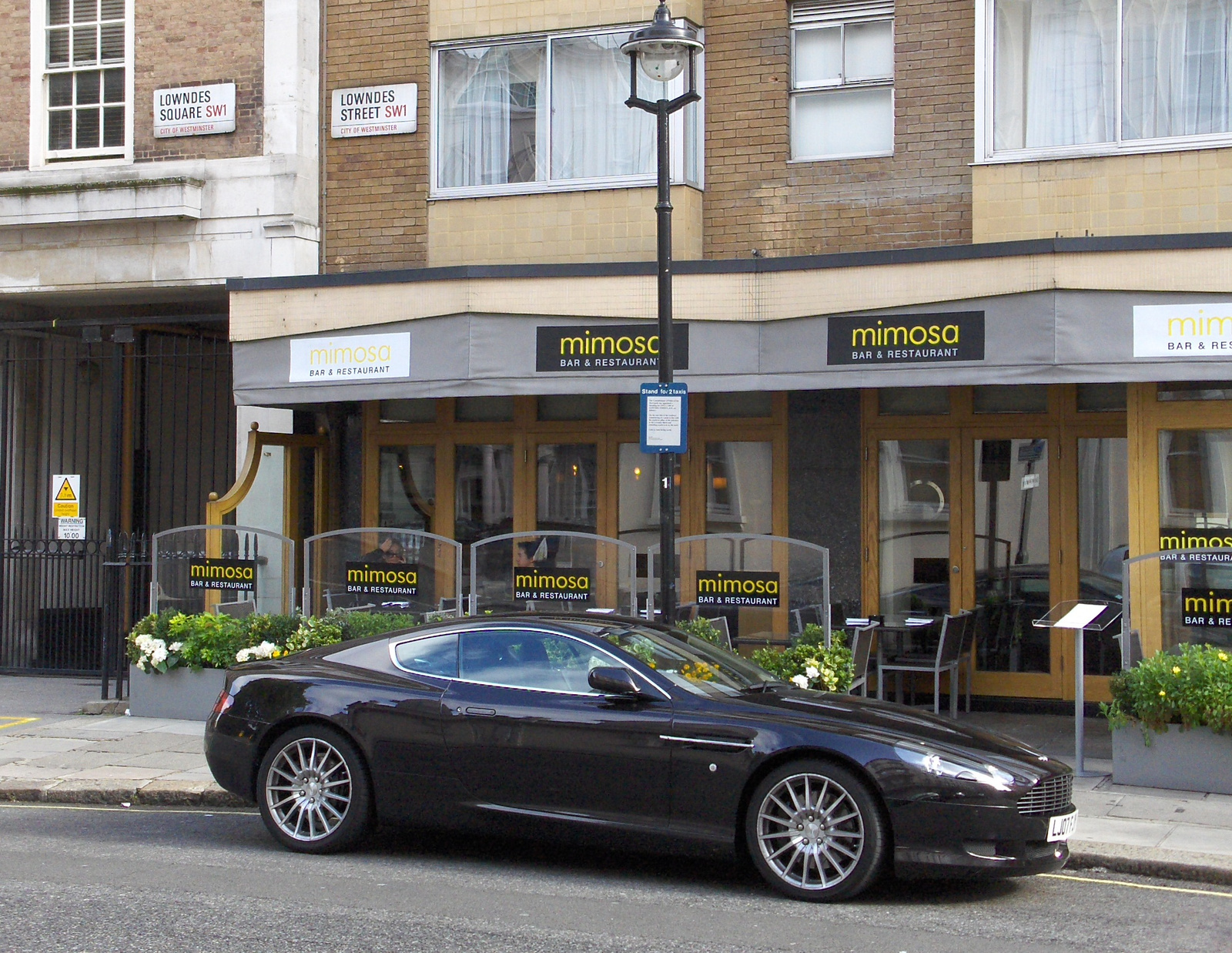 Aston Martin DB9