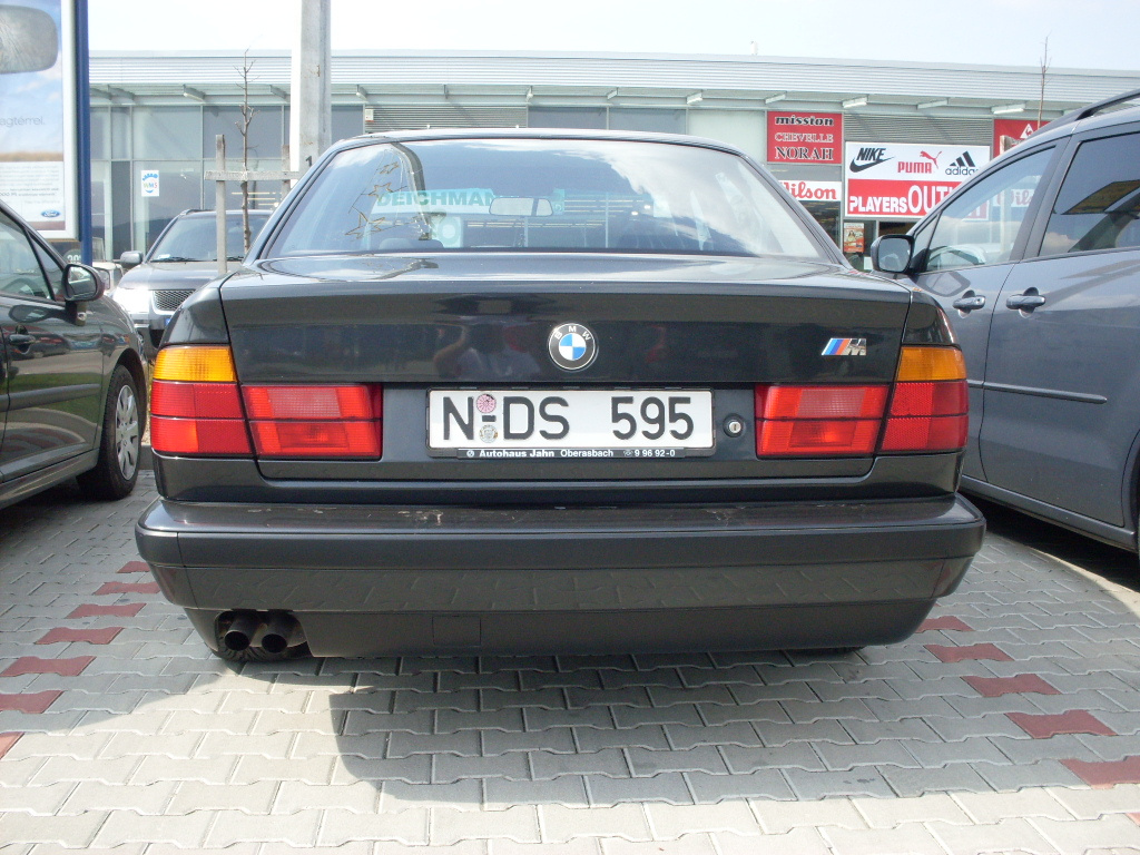 BMW 525i (E-34)
