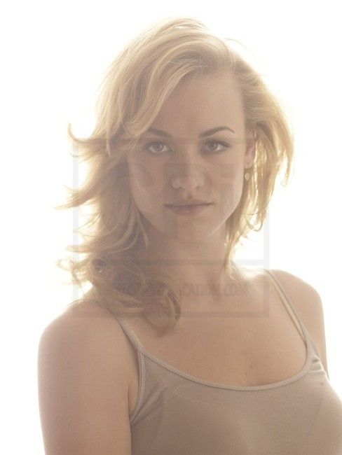 Yvonne Strahovski (27)