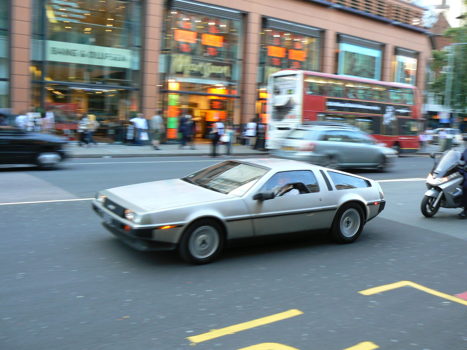 (1) DeLorean DMC-12