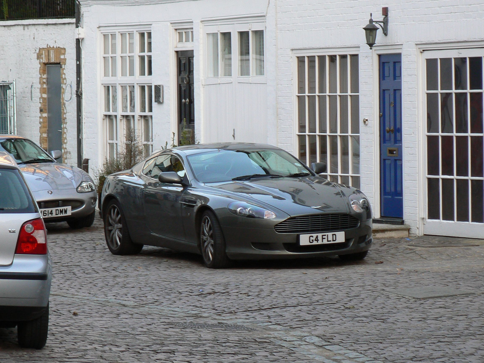 (1) Aston Martin DB9
