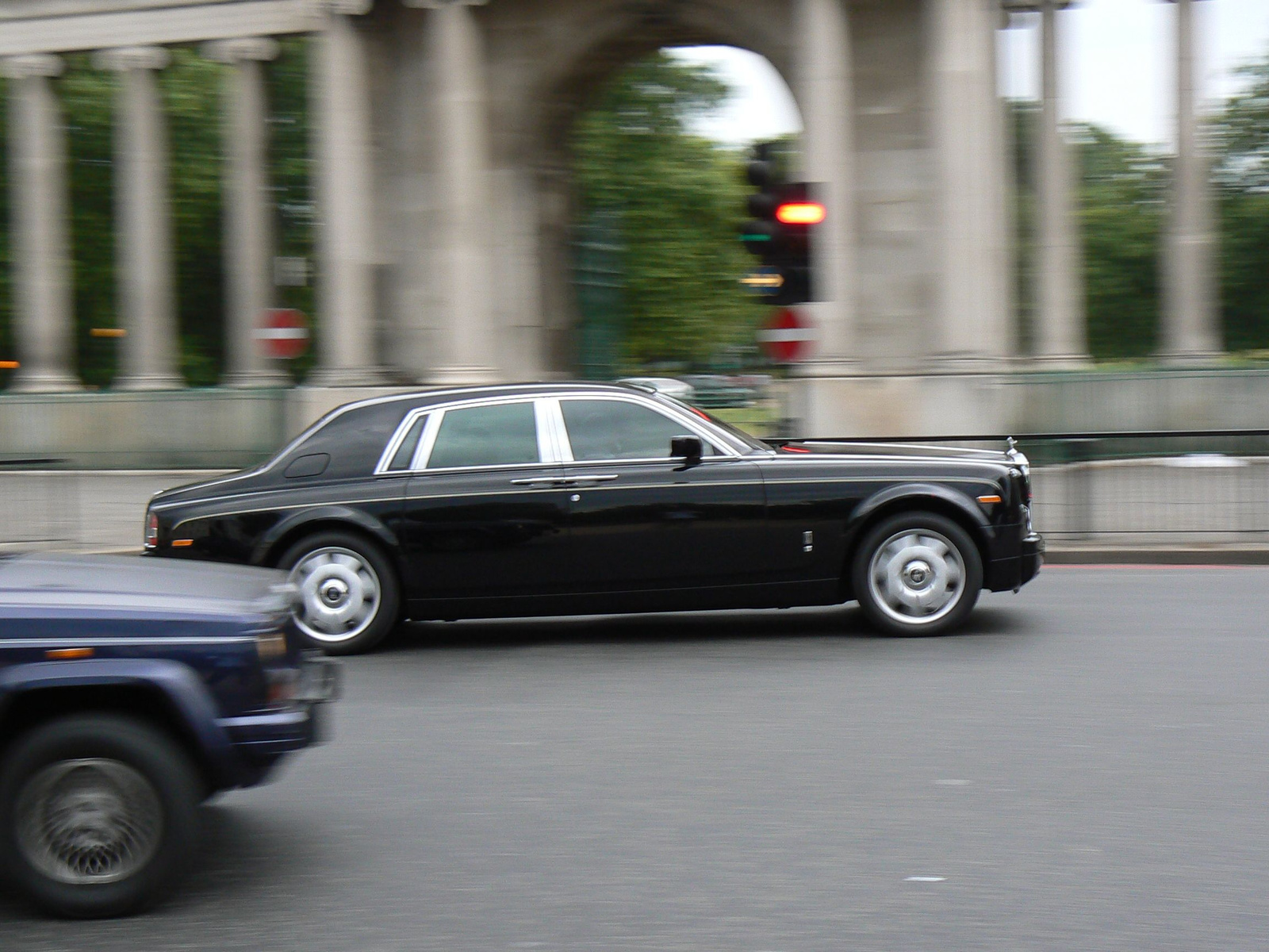 (2) Rolls-Royce Phantom