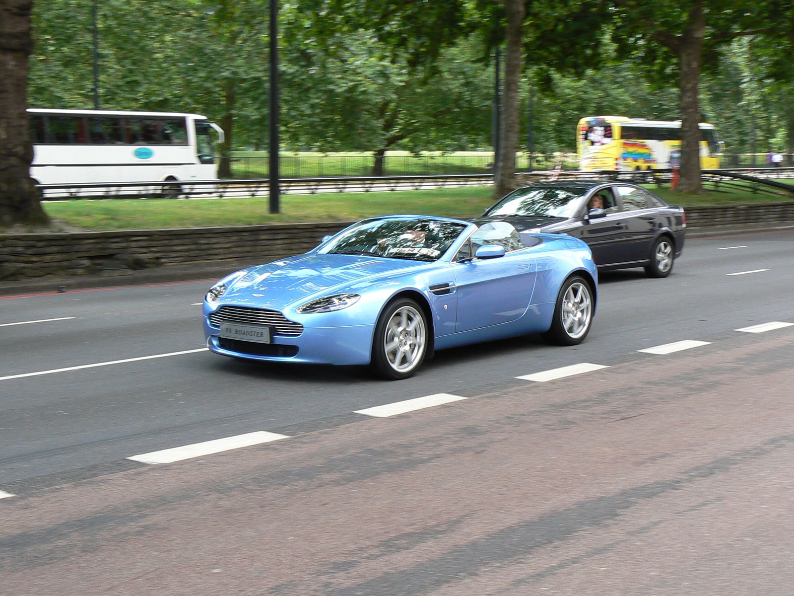 (3) Aston Martin Vantage Roadster