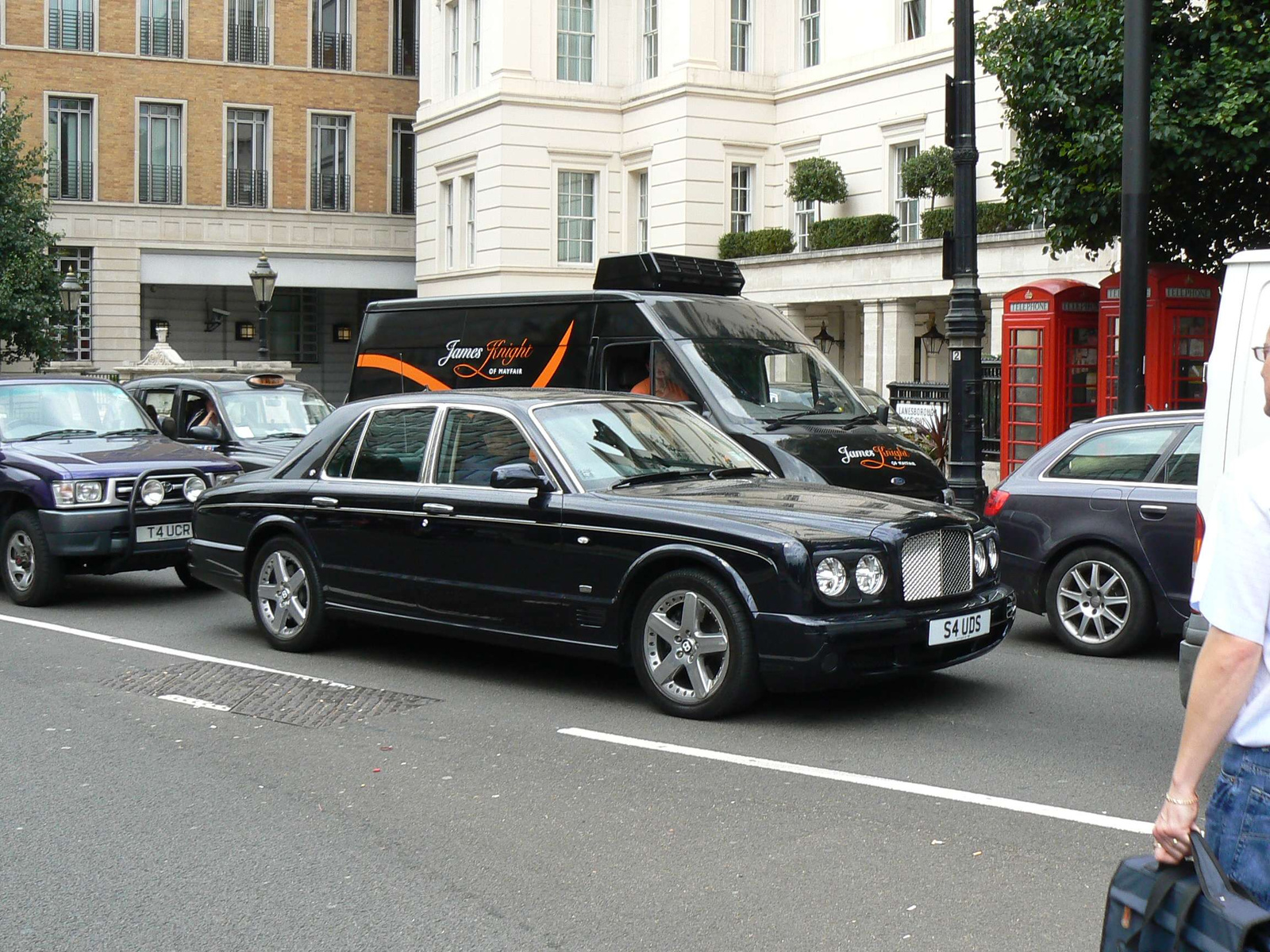 (9) Bentley Arnage