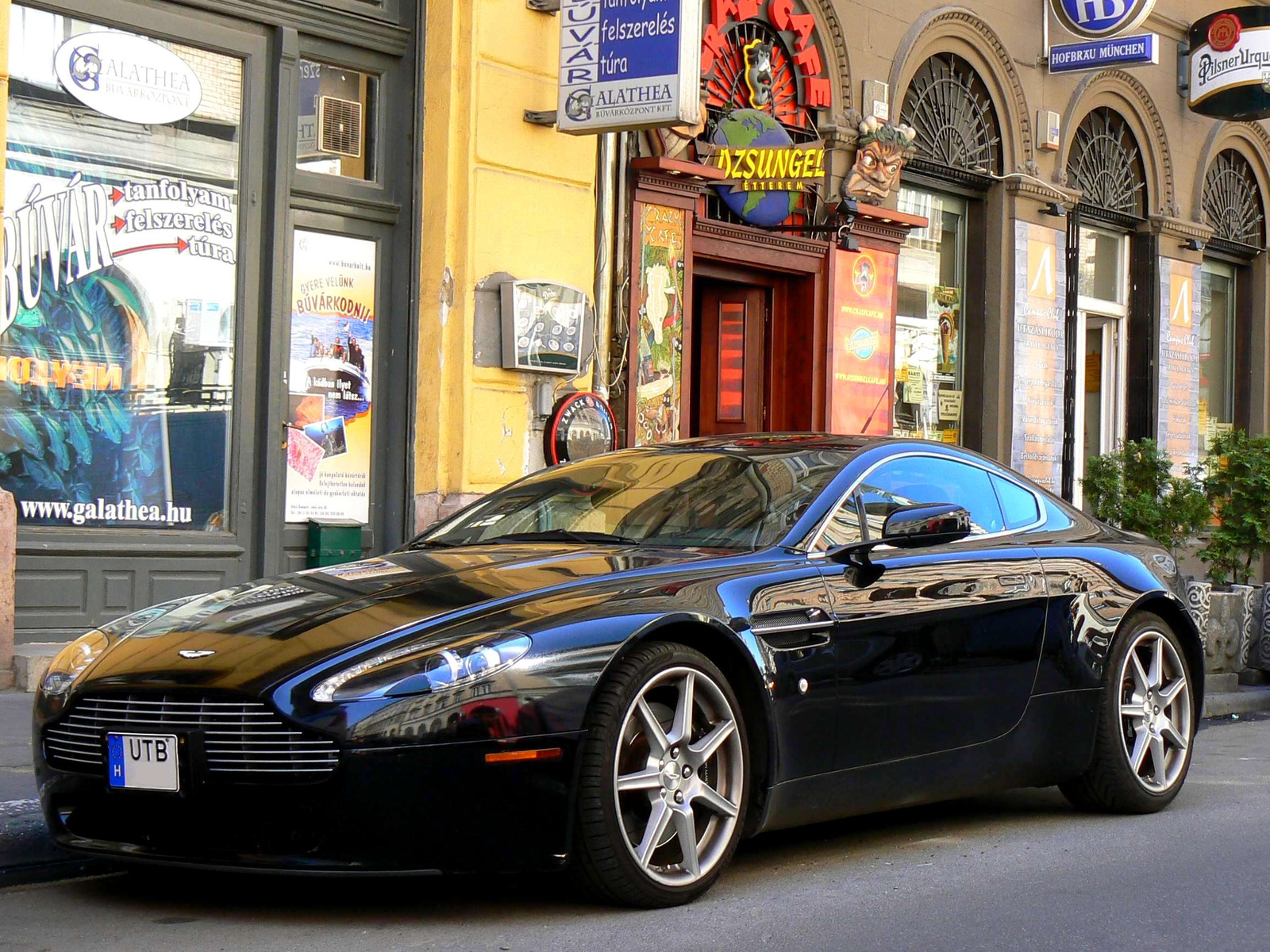 Aston Martin Vantage 042