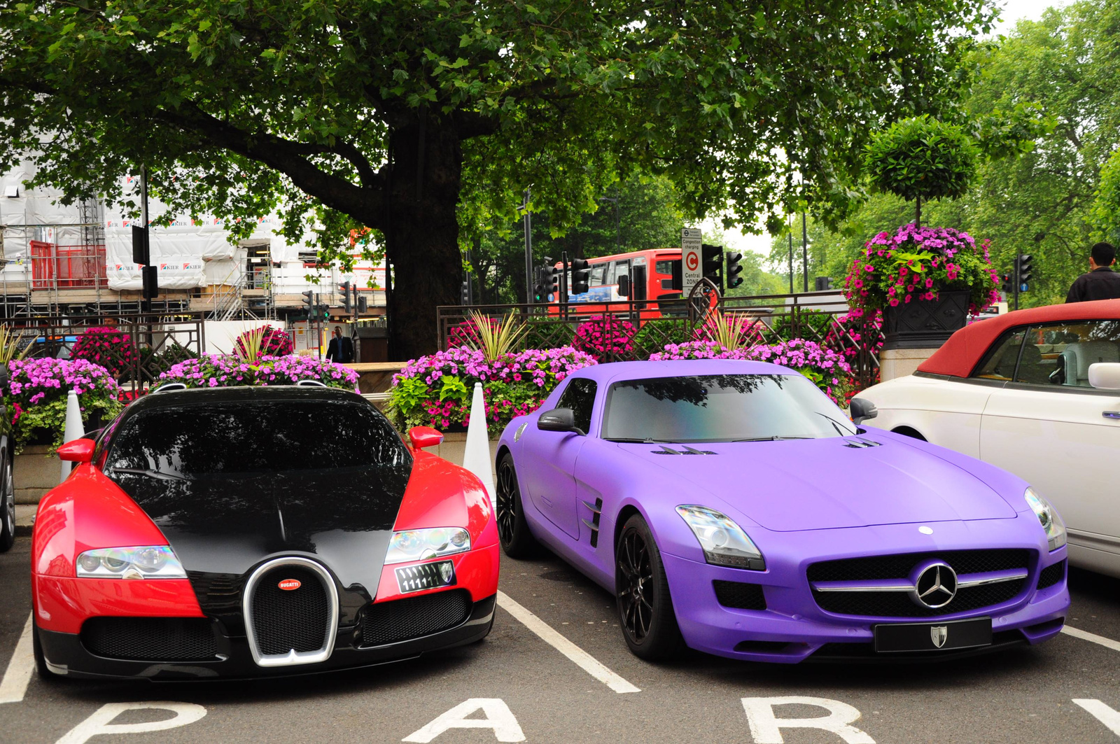 Bugatti Veyron &amp; Mercedes SLS