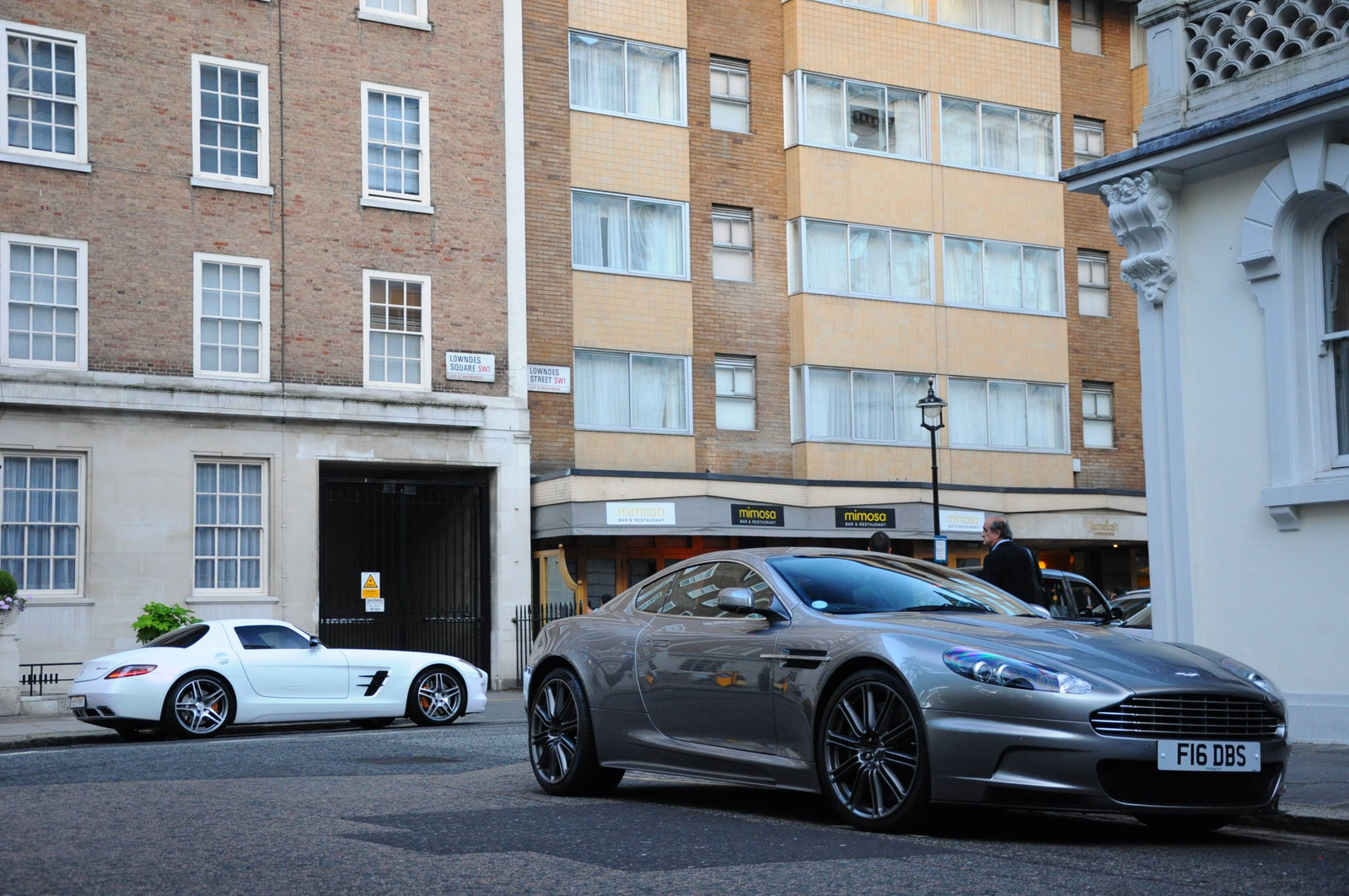 Aston Martin DBS - Mercedes SLS AMG