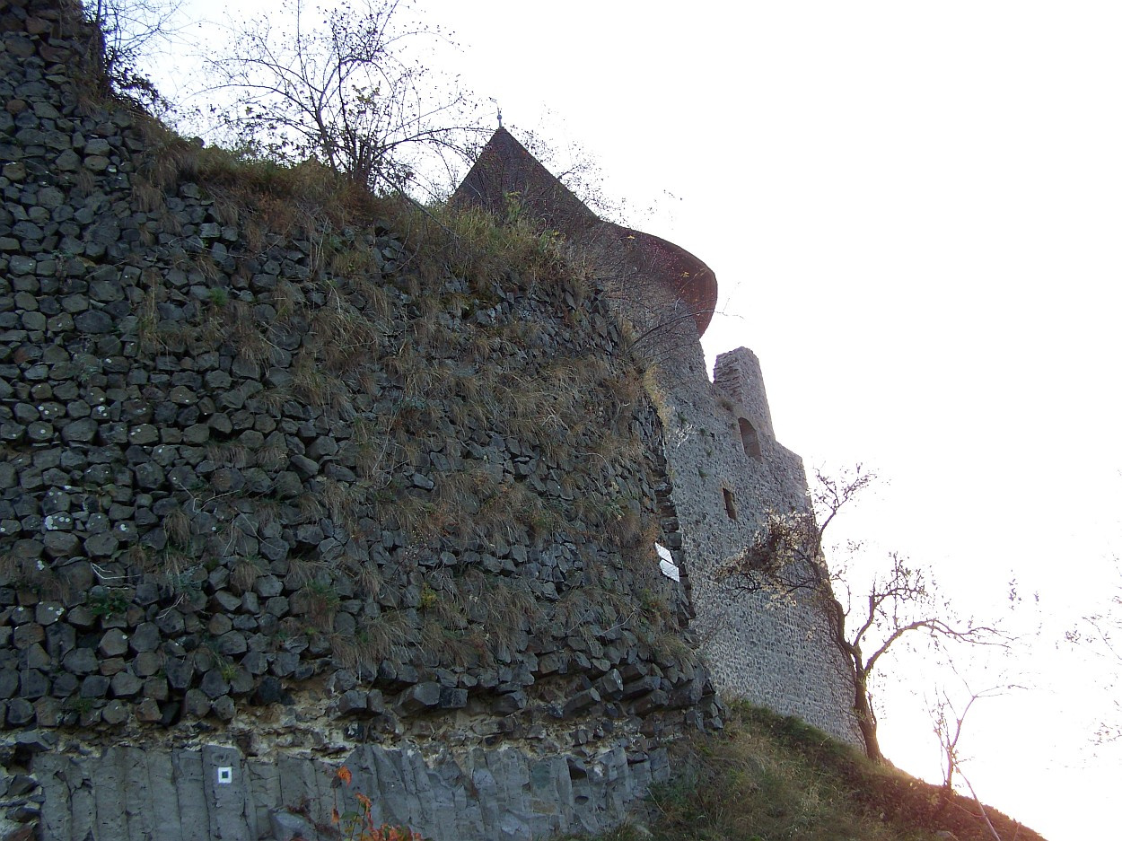 Somoskői vár, bazaltfal