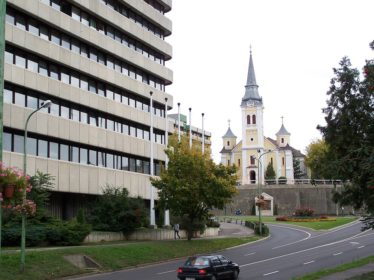 Salgótarjáni képek, földi és égi hatalmak jelképei