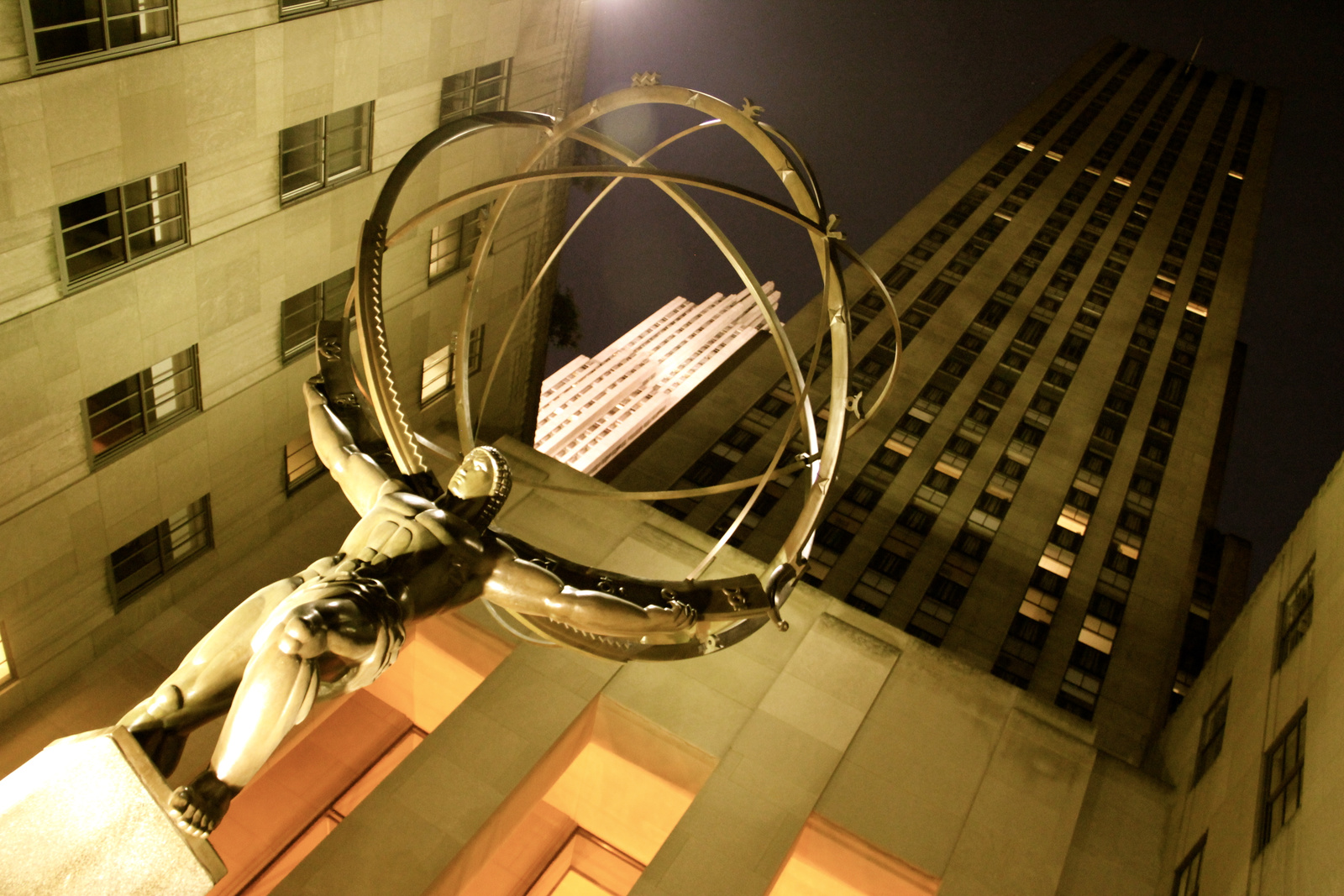 Háttérben a Rockefeller Center