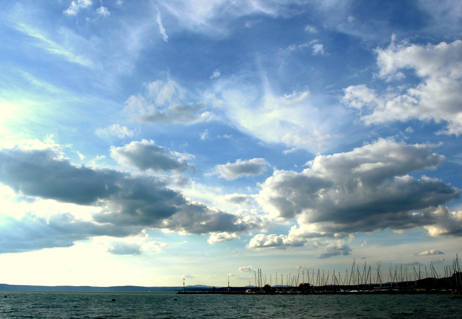 A felhők és a Balaton....