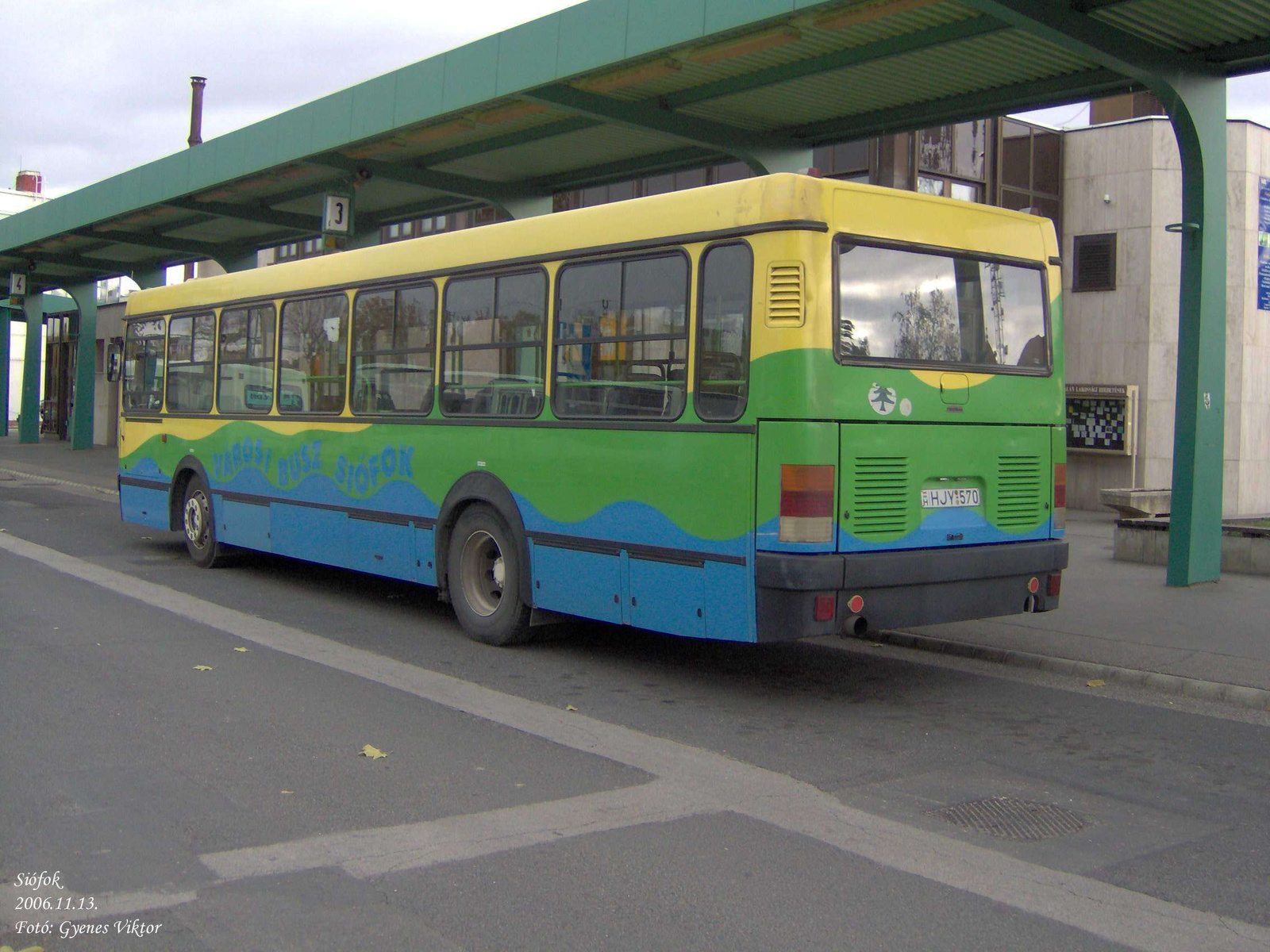 Ikarus 415-HJY-570 2