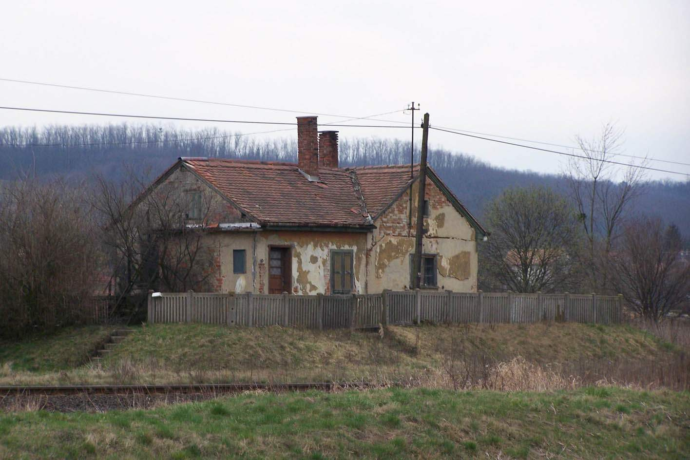 Őrház a vasút mentén