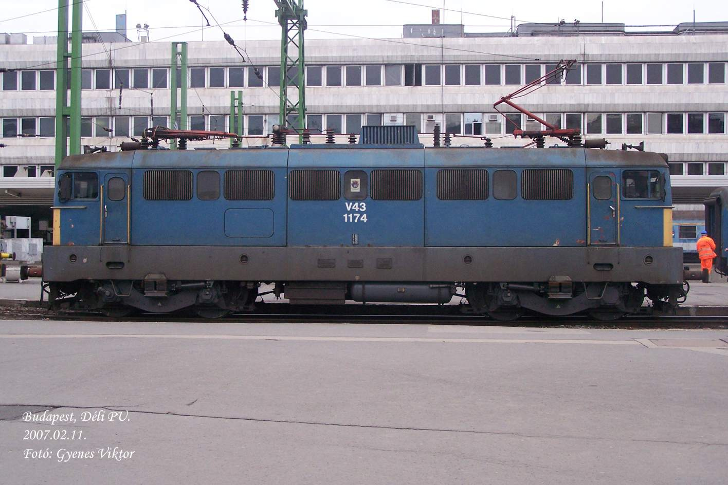 V43-1174