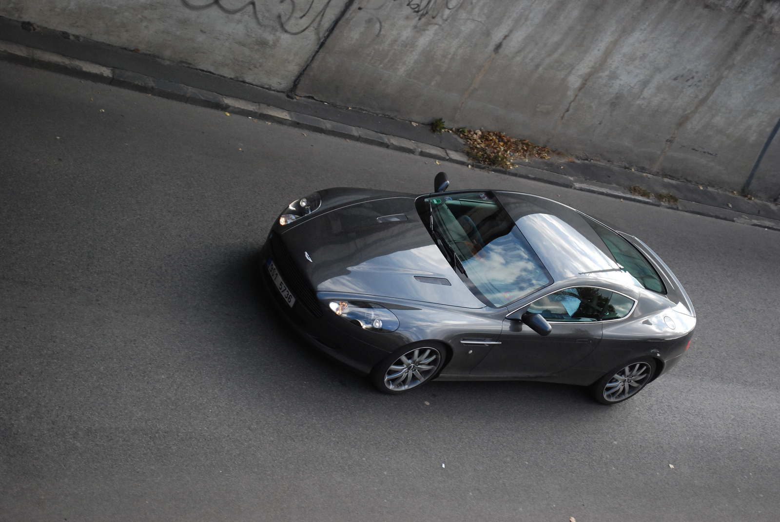 Aston Martin DB9